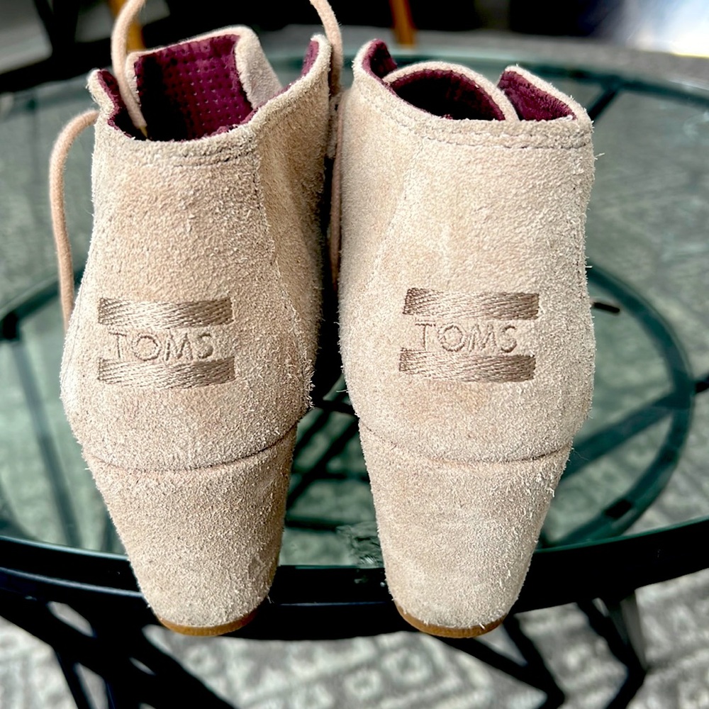 Tom’s Beige Desert Booties size 5.5